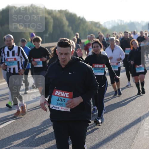 03.10.2025 - Köhlbrandbrückenlauf Jannik Wohlers http://msf.ph/oto/9060339 03.10.2025 09:22:37 Position 3 3395, 1940 meine-sportfotos.de