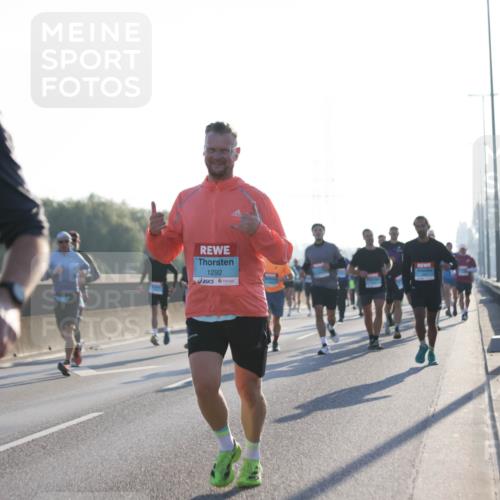 03.10.2025 - Köhlbrandbrückenlauf Jannik Wohlers http://msf.ph/oto/9060341 03.10.2025 09:14:45 Position 3 1054, 1292 meine-sportfotos.de