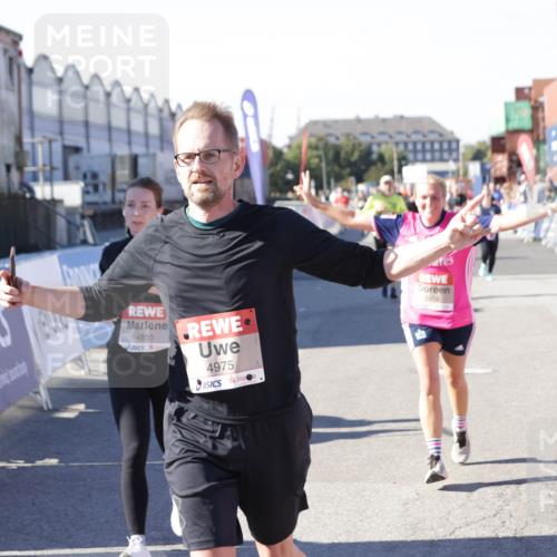 03.10.2025 - Köhlbrandbrückenlauf Jannik Wohlers http://msf.ph/oto/9060342 03.10.2025 13:12:46 Ziel 4048, 4391, 4392, 4527, 4609, 4671, 4855, 4858, 4975, 5874, 5916, 6466, 6588, 6791 meine-sportfotos.de