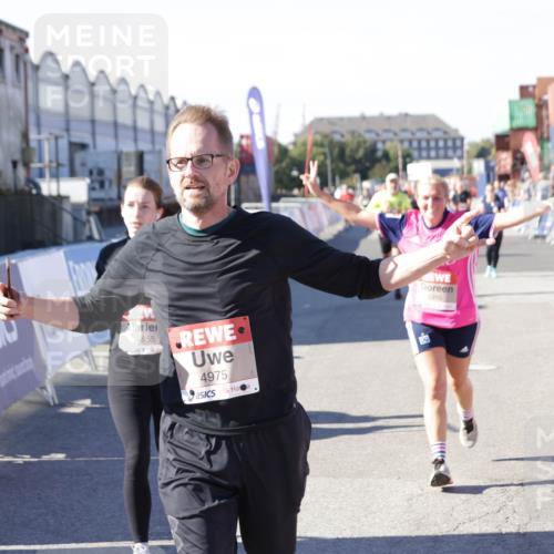 03.10.2025 - Köhlbrandbrückenlauf Jannik Wohlers http://msf.ph/oto/9060345 03.10.2025 13:12:46 Ziel 4048, 4391, 4392, 4527, 4609, 4671, 4855, 4858, 4975, 5874, 5916, 6466, 6588, 6791 meine-sportfotos.de