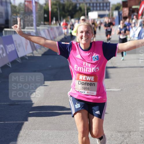 03.10.2025 - Köhlbrandbrückenlauf Jannik Wohlers http://msf.ph/oto/9060360 03.10.2025 13:12:47 Ziel 4048, 4391, 4392, 4527, 4671, 4855, 4858, 4965, 4975, 5874, 5916, 6466, 6497, 6588, 6791 meine-sportfotos.de