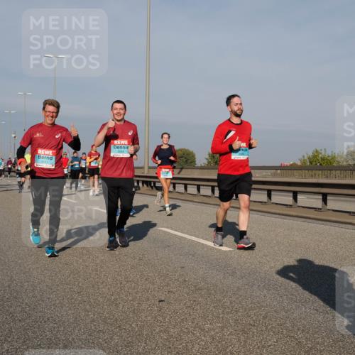 03.10.2025 - Köhlbrandbrückenlauf Fabian Wolf http://msf.ph/oto/9060361 03.10.2025 10:05:12 Position 3 3003, 3004, 2049 meine-sportfotos.de