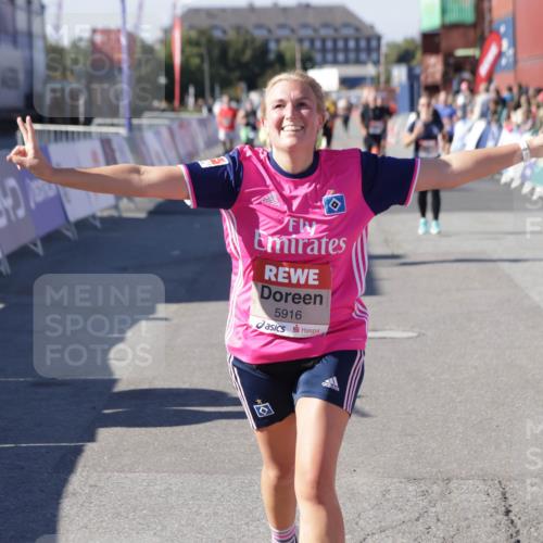 03.10.2025 - Köhlbrandbrückenlauf Jannik Wohlers http://msf.ph/oto/9060377 03.10.2025 13:12:47 Ziel 4048, 4391, 4392, 4527, 4671, 4855, 4858, 4965, 4975, 5874, 5916, 6466, 6497, 6588, 6791 meine-sportfotos.de