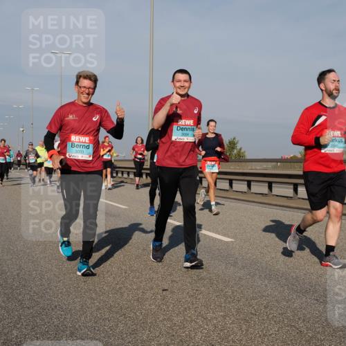 03.10.2025 - Köhlbrandbrückenlauf Fabian Wolf http://msf.ph/oto/9060387 03.10.2025 10:05:13 Position 3 3003, 3004, 2049 meine-sportfotos.de