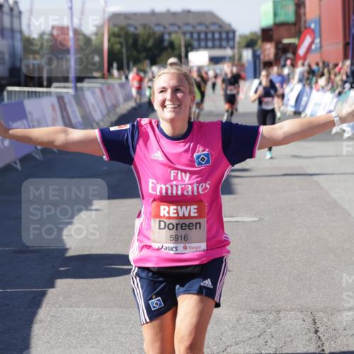 03.10.2025 - Köhlbrandbrückenlauf Jannik Wohlers http://msf.ph/oto/9060391 03.10.2025 13:12:48 Ziel 4048, 4391, 4392, 4527, 4671, 4855, 4965, 4975, 5874, 5916, 6497, 6588, 6791 meine-sportfotos.de