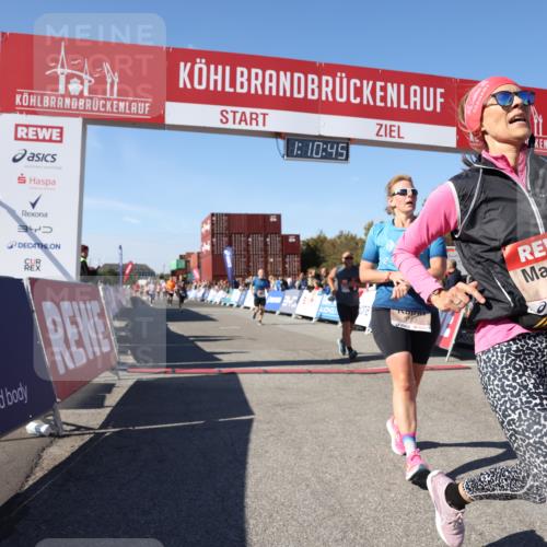 03.10.2025 - Köhlbrandbrückenlauf Lena Gebhardt http://msf.ph/oto/9060392 03.10.2025 13:10:46 Ziel 4081, 4412, 4488, 4514, 5410, 5753, 5791, 6269, 6273 meine-sportfotos.de