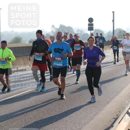 03.10.2025 - Köhlbrandbrückenlauf Lena Gebhardt http://msf.ph/oto/9060414 03.10.2025 09:19:16 Position 1  meine-sportfotos.de