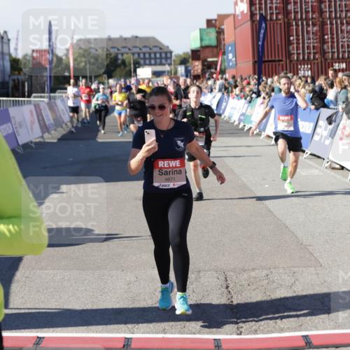 03.10.2025 - Köhlbrandbrückenlauf Jannik Wohlers http://msf.ph/oto/9060430 03.10.2025 13:12:53 Ziel 4391, 4392, 4446, 4487, 4527, 4671, 4855, 4965, 4975, 5673, 5674, 5916, 6497, 6530, 6791 meine-sportfotos.de