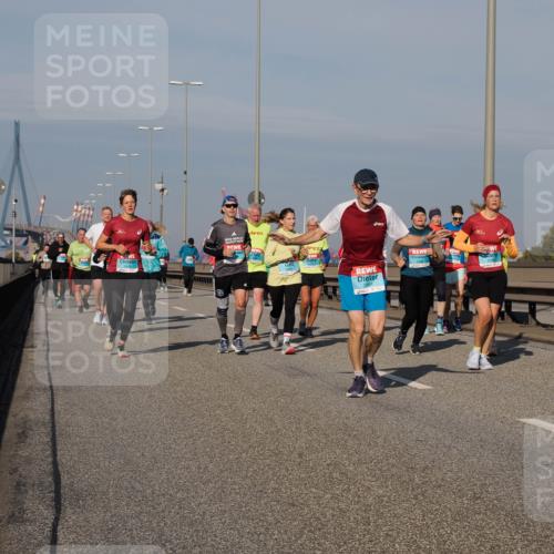 03.10.2025 - Köhlbrandbrückenlauf Fabian Wolf http://msf.ph/oto/9060435 03.10.2025 10:05:15 Position 3 2439, 1984 meine-sportfotos.de