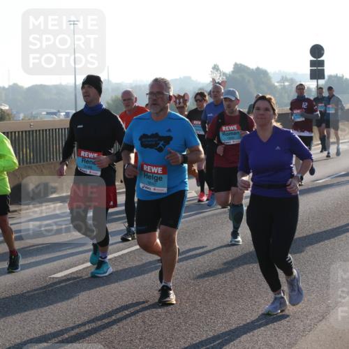 03.10.2025 - Köhlbrandbrückenlauf Lena Gebhardt http://msf.ph/oto/9060440 03.10.2025 09:19:17 Position 1 1944, 3198, 3188, 1642, 1808, 12 meine-sportfotos.de