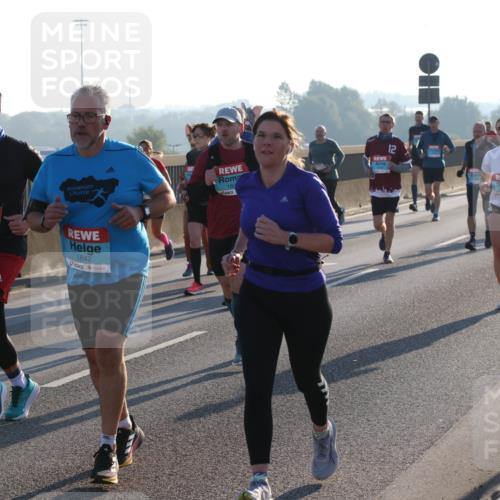 03.10.2025 - Köhlbrandbrückenlauf Lena Gebhardt http://msf.ph/oto/9060443 03.10.2025 09:19:18 Position 1 3188, 1642, 180, 12 meine-sportfotos.de