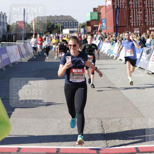 03.10.2025 - Köhlbrandbrückenlauf Jannik Wohlers http://msf.ph/oto/9060445 03.10.2025 13:12:53 Ziel 4391, 4392, 4446, 4487, 4527, 4671, 4855, 4965, 4975, 5673, 5674, 5916, 6497, 6530, 6791 meine-sportfotos.de