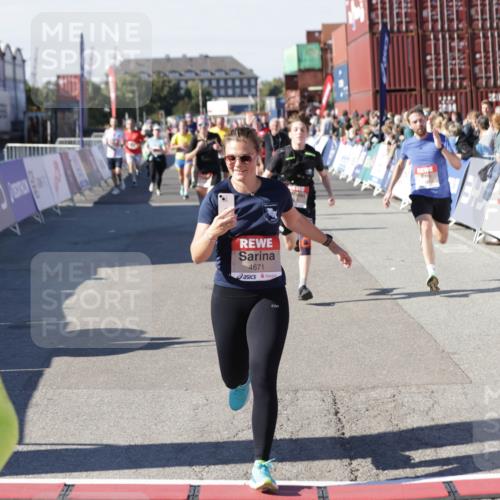 03.10.2025 - Köhlbrandbrückenlauf Jannik Wohlers http://msf.ph/oto/9060448 03.10.2025 13:12:53 Ziel 4391, 4392, 4446, 4487, 4527, 4671, 4855, 4965, 4975, 5673, 5674, 5916, 6497, 6530, 6791 meine-sportfotos.de