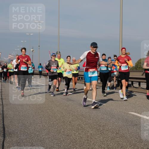 03.10.2025 - Köhlbrandbrückenlauf Fabian Wolf http://msf.ph/oto/9060450 03.10.2025 10:05:15 Position 3 2296, 2169 meine-sportfotos.de