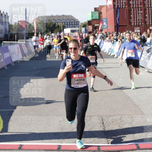 03.10.2025 - Köhlbrandbrückenlauf Jannik Wohlers http://msf.ph/oto/9060454 03.10.2025 13:12:53 Ziel 4391, 4392, 4446, 4487, 4527, 4671, 4855, 4965, 4975, 5673, 5674, 5916, 6497, 6530, 6791 meine-sportfotos.de