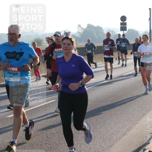 03.10.2025 - Köhlbrandbrückenlauf Lena Gebhardt http://msf.ph/oto/9060460 03.10.2025 09:19:18 Position 1 1808, 12, 3188, 1642 meine-sportfotos.de