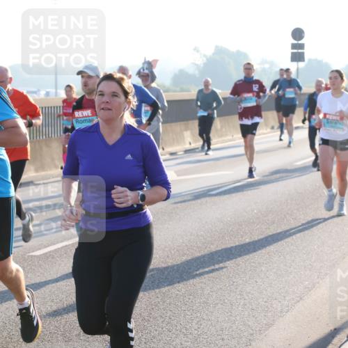 03.10.2025 - Köhlbrandbrückenlauf Lena Gebhardt http://msf.ph/oto/9060477 03.10.2025 09:19:18 Position 1 1642 meine-sportfotos.de