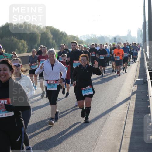 03.10.2025 - Köhlbrandbrückenlauf Jannik Wohlers http://msf.ph/oto/9060485 03.10.2025 09:22:39 Position 3 2218, 1940, 2436, 2116 meine-sportfotos.de