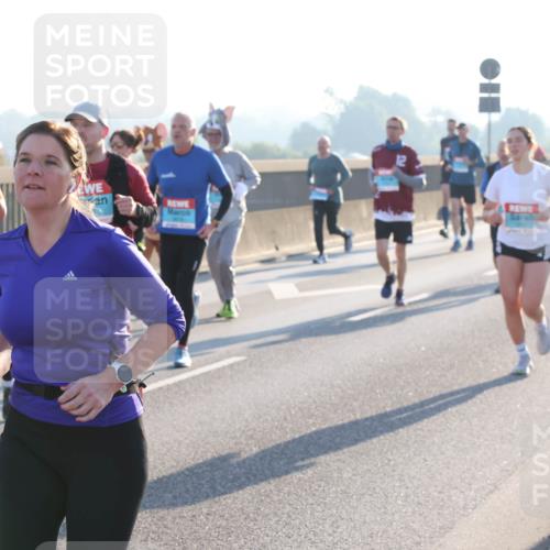 03.10.2025 - Köhlbrandbrückenlauf Lena Gebhardt http://msf.ph/oto/9060488 03.10.2025 09:19:19 Position 1  meine-sportfotos.de