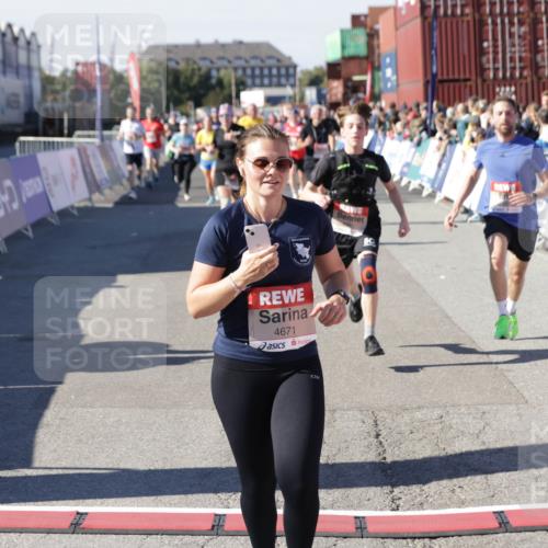 03.10.2025 - Köhlbrandbrückenlauf Jannik Wohlers http://msf.ph/oto/9060490 03.10.2025 13:12:54 Ziel 4446, 4487, 4527, 4559, 4628, 4671, 4855, 4965, 4975, 5381, 5673, 5674, 5916, 6497, 6530, 6791 meine-sportfotos.de