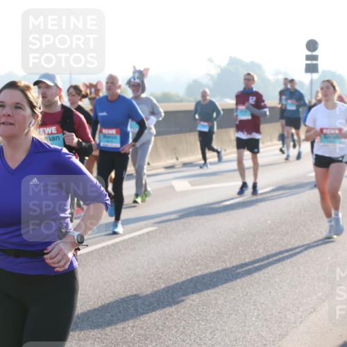 03.10.2025 - Köhlbrandbrückenlauf Lena Gebhardt http://msf.ph/oto/9060496 03.10.2025 09:19:19 Position 1  meine-sportfotos.de