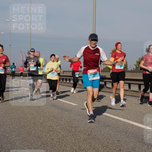 03.10.2025 - Köhlbrandbrückenlauf Fabian Wolf http://msf.ph/oto/9060499 03.10.2025 10:05:16 Position 3 2439, 1717, 1984, 2169 meine-sportfotos.de