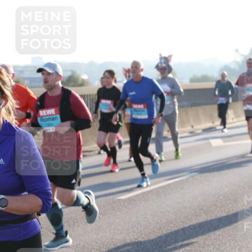 03.10.2025 - Köhlbrandbrückenlauf Lena Gebhardt http://msf.ph/oto/9060500 03.10.2025 09:19:19 Position 1 1808 meine-sportfotos.de