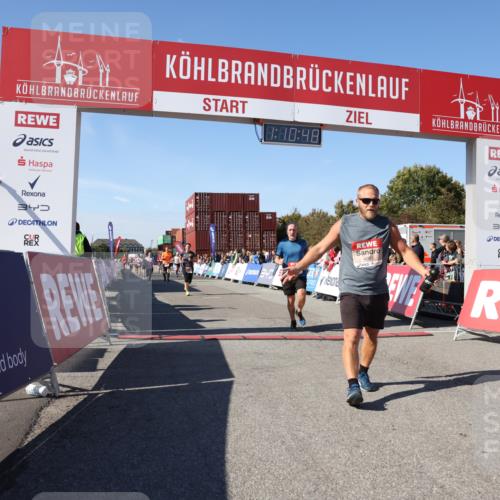 03.10.2025 - Köhlbrandbrückenlauf Lena Gebhardt http://msf.ph/oto/9060506 03.10.2025 13:10:48 Ziel 4081, 4352, 4401, 4412, 4488, 4514, 5410, 5753, 5791, 6269, 6273, 6274 meine-sportfotos.de