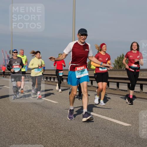 03.10.2025 - Köhlbrandbrückenlauf Fabian Wolf http://msf.ph/oto/9060508 03.10.2025 10:05:16 Position 3 1717, 1984 meine-sportfotos.de