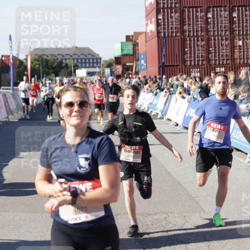 03.10.2025 - Köhlbrandbrückenlauf Jannik Wohlers http://msf.ph/oto/9060509 03.10.2025 13:12:54 Ziel 4446, 4487, 4527, 4559, 4628, 4671, 4855, 4965, 4975, 5381, 5673, 5674, 5916, 6497, 6530, 6791 meine-sportfotos.de
