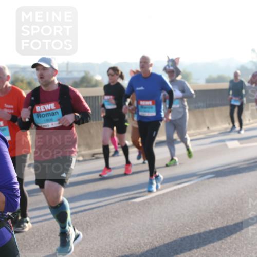 03.10.2025 - Köhlbrandbrückenlauf Lena Gebhardt http://msf.ph/oto/9060513 03.10.2025 09:19:19 Position 1 5109, 1808 meine-sportfotos.de