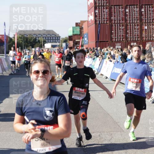 03.10.2025 - Köhlbrandbrückenlauf Jannik Wohlers http://msf.ph/oto/9060517 03.10.2025 13:12:54 Ziel 4446, 4487, 4527, 4559, 4628, 4671, 4855, 4965, 4975, 5381, 5673, 5674, 5916, 6497, 6530, 6791 meine-sportfotos.de
