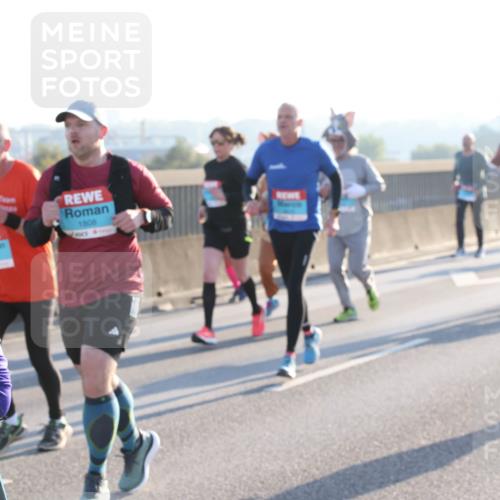 03.10.2025 - Köhlbrandbrückenlauf Lena Gebhardt http://msf.ph/oto/9060518 03.10.2025 09:19:19 Position 1 1808 meine-sportfotos.de