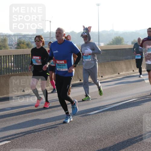 03.10.2025 - Köhlbrandbrückenlauf Lena Gebhardt http://msf.ph/oto/9060534 03.10.2025 09:19:20 Position 1 3679, 12, 1401 meine-sportfotos.de