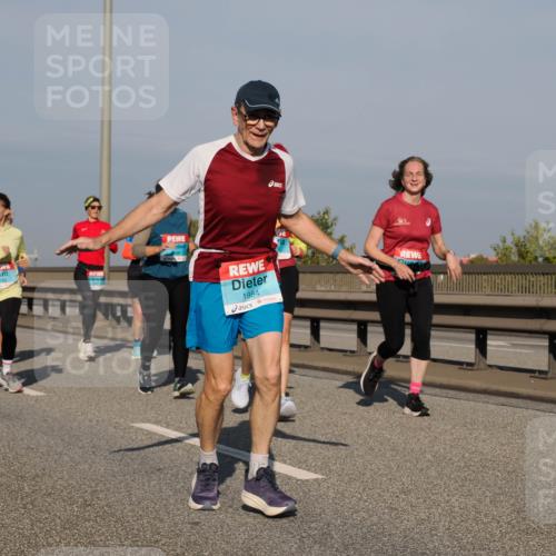 03.10.2025 - Köhlbrandbrückenlauf Fabian Wolf http://msf.ph/oto/9060539 03.10.2025 10:05:17 Position 3 1717, 1762, 1984 meine-sportfotos.de