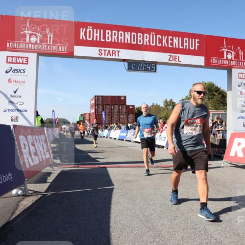 03.10.2025 - Köhlbrandbrückenlauf Lena Gebhardt http://msf.ph/oto/9060541 03.10.2025 13:10:49 Ziel 4081, 4352, 4401, 4412, 4488, 4689, 4862, 5410, 5753, 5791, 6269, 6273, 6274 meine-sportfotos.de