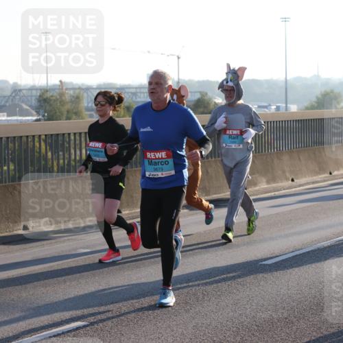 03.10.2025 - Köhlbrandbrückenlauf Lena Gebhardt http://msf.ph/oto/9060545 03.10.2025 09:19:20 Position 1 1413, 3679, 1289, 12, 2743, 1401 meine-sportfotos.de