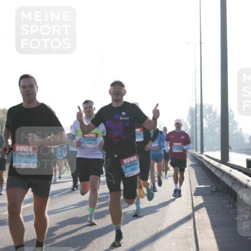 03.10.2025 - Köhlbrandbrückenlauf Jannik Wohlers http://msf.ph/oto/9060549 03.10.2025 09:14:49 Position 3 8817, 1146, 1226, 10, 2962 meine-sportfotos.de