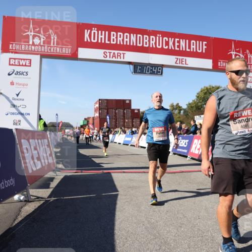 03.10.2025 - Köhlbrandbrückenlauf Lena Gebhardt http://msf.ph/oto/9060551 03.10.2025 13:10:50 Ziel 4081, 4352, 4401, 4412, 4488, 4689, 4862, 5410, 5753, 5791, 6269, 6273, 6274 meine-sportfotos.de
