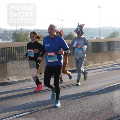 03.10.2025 - Köhlbrandbrückenlauf Lena Gebhardt http://msf.ph/oto/9060553 03.10.2025 09:19:20 Position 1 1413, 3679, 1289, 2743, 12, 1401 meine-sportfotos.de