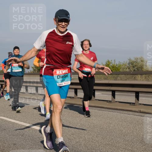 03.10.2025 - Köhlbrandbrückenlauf Fabian Wolf http://msf.ph/oto/9060554 03.10.2025 10:05:17 Position 3 2296, 1984 meine-sportfotos.de