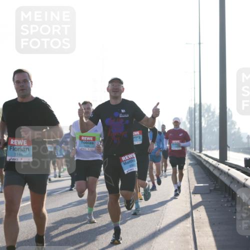 03.10.2025 - Köhlbrandbrückenlauf Jannik Wohlers http://msf.ph/oto/9060555 03.10.2025 09:14:49 Position 3 24, 1146, 1226, 2777, 2962 meine-sportfotos.de