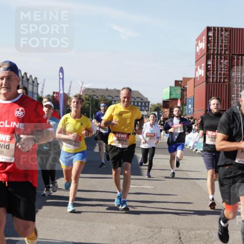 03.10.2025 - Köhlbrandbrückenlauf Jannik Wohlers http://msf.ph/oto/9060559 03.10.2025 13:12:59 Ziel 4446, 4487, 4528, 4559, 4628, 4671, 4748, 4965, 5051, 5381, 5673, 5674, 6303, 6496, 6497, 6530, 6791 meine-sportfotos.de