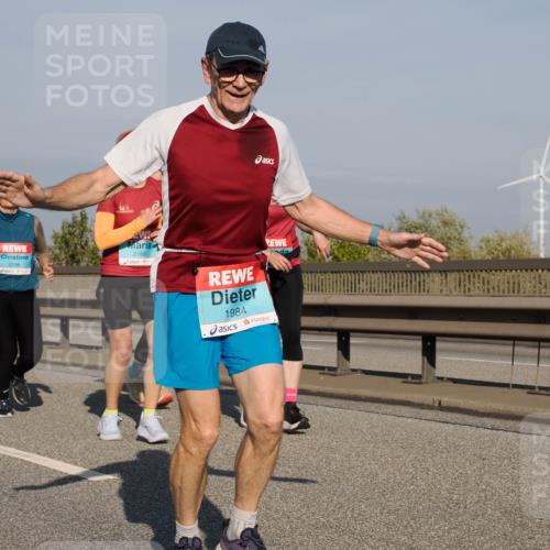 03.10.2025 - Köhlbrandbrückenlauf Fabian Wolf http://msf.ph/oto/9060561 03.10.2025 10:05:18 Position 3 2296, 2169, 1984 meine-sportfotos.de