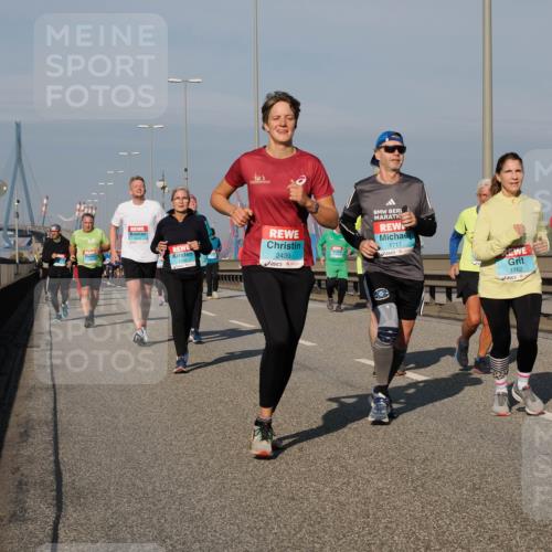 03.10.2025 - Köhlbrandbrückenlauf Fabian Wolf http://msf.ph/oto/9060571 03.10.2025 10:05:18 Position 3 2103, 2439, 1717, 1762 meine-sportfotos.de
