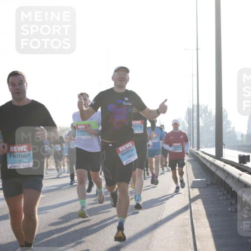 03.10.2025 - Köhlbrandbrückenlauf Jannik Wohlers http://msf.ph/oto/9060572 03.10.2025 09:14:49 Position 3 7, 1146, 10, 1226, 2962 meine-sportfotos.de