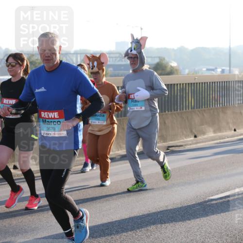 03.10.2025 - Köhlbrandbrückenlauf Lena Gebhardt http://msf.ph/oto/9060573 03.10.2025 09:19:20 Position 1 3679, 1288, 1289, 1401 meine-sportfotos.de