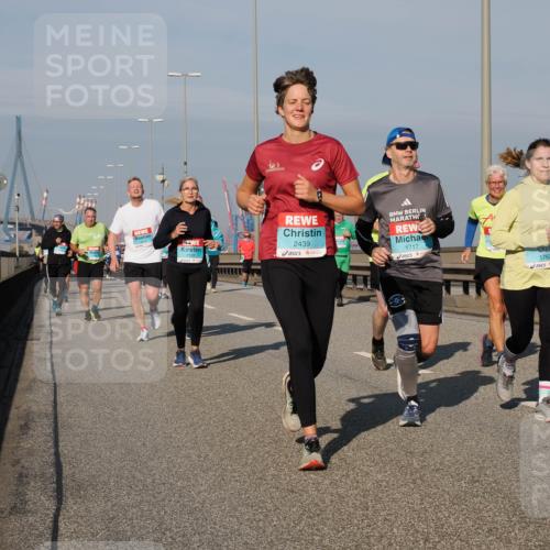 03.10.2025 - Köhlbrandbrückenlauf Fabian Wolf http://msf.ph/oto/9060580 03.10.2025 10:05:19 Position 3 35, 20, 2103, 2439, 1717, 1762, 3597, 1709 meine-sportfotos.de