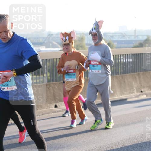 03.10.2025 - Köhlbrandbrückenlauf Lena Gebhardt http://msf.ph/oto/9060584 03.10.2025 09:19:21 Position 1 141, 3679, 1288, 1289, 140 meine-sportfotos.de