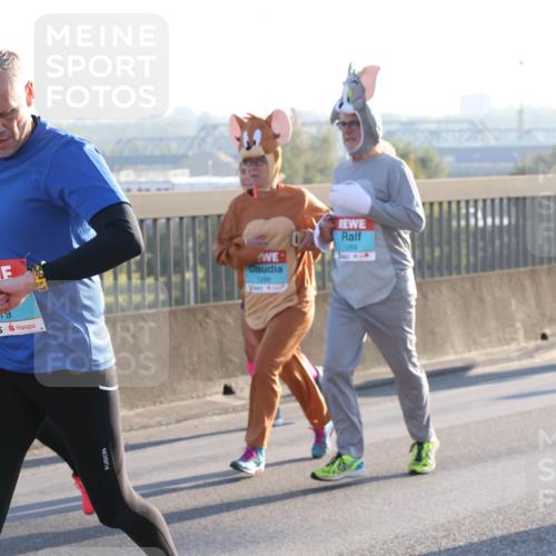 03.10.2025 - Köhlbrandbrückenlauf Lena Gebhardt http://msf.ph/oto/9060589 03.10.2025 09:19:21 Position 1 1288, 1289, 140 meine-sportfotos.de